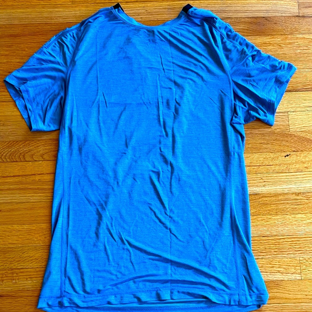 Lululemon Men’s T-Shirt Blue